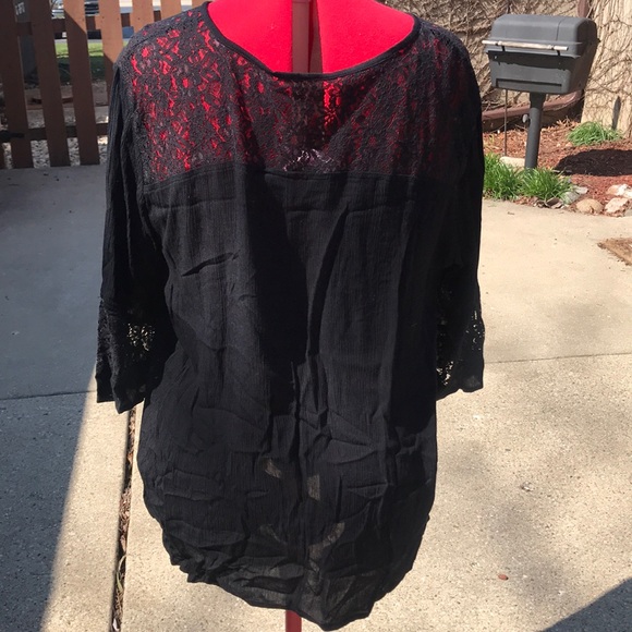 Blacktop with lace trim by Juna Rose - Picture 6 of 6